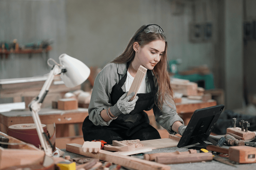 How to use the free invoice generator